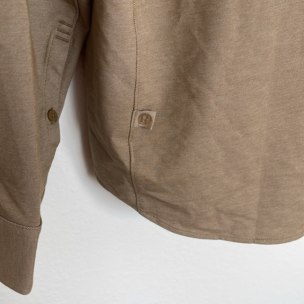Lululemon new with  tags, Men Commission Long Sleeve Shirt, x-large, light brown - Picture 4 of 4